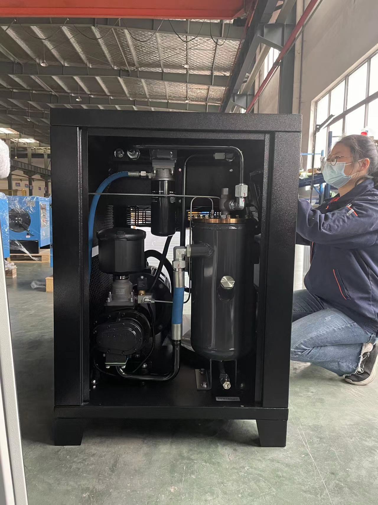 Proveedor chino 15kW Voltaje Dual Voltaje 220V/440V Tornillo de velocidad fija Compresor de aire