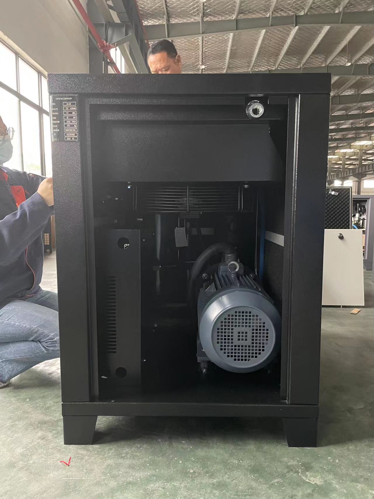 Proveedor chino 15kW Voltaje Dual Voltaje 220V/440V Tornillo de velocidad fija Compresor de aire